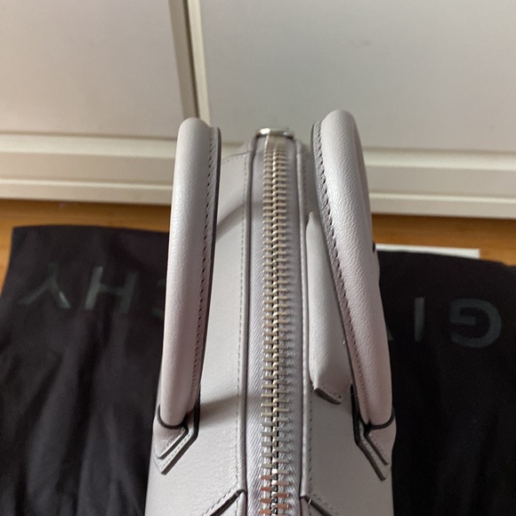 Givenchy Antigona Bag - Picture 5 of 12